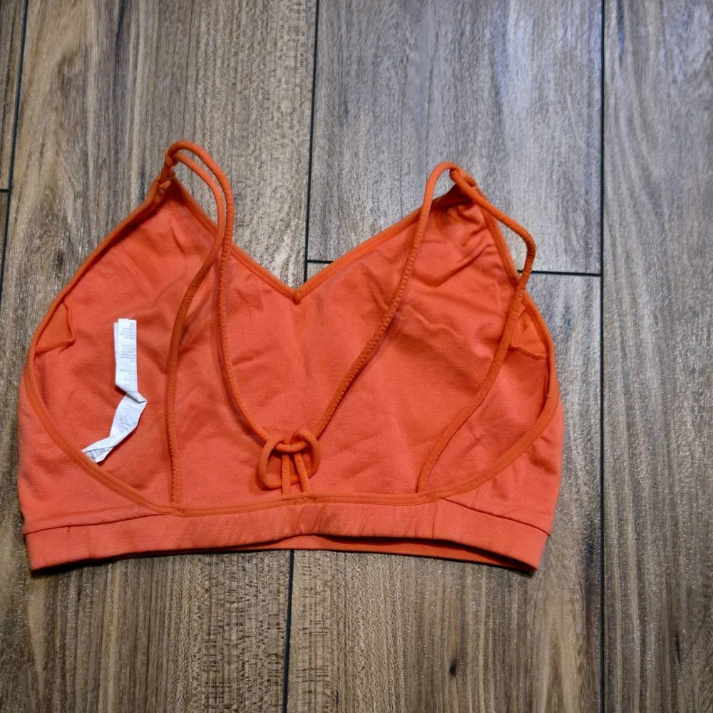 Fabletics Dara Bralelette Orange Ribbed V Neck Criss Cross Straps Athletic Top L